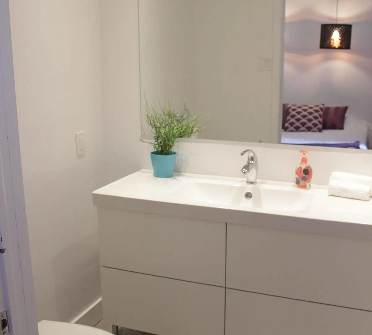Mtlvacationrentals - The Entertainer Montreal Canada